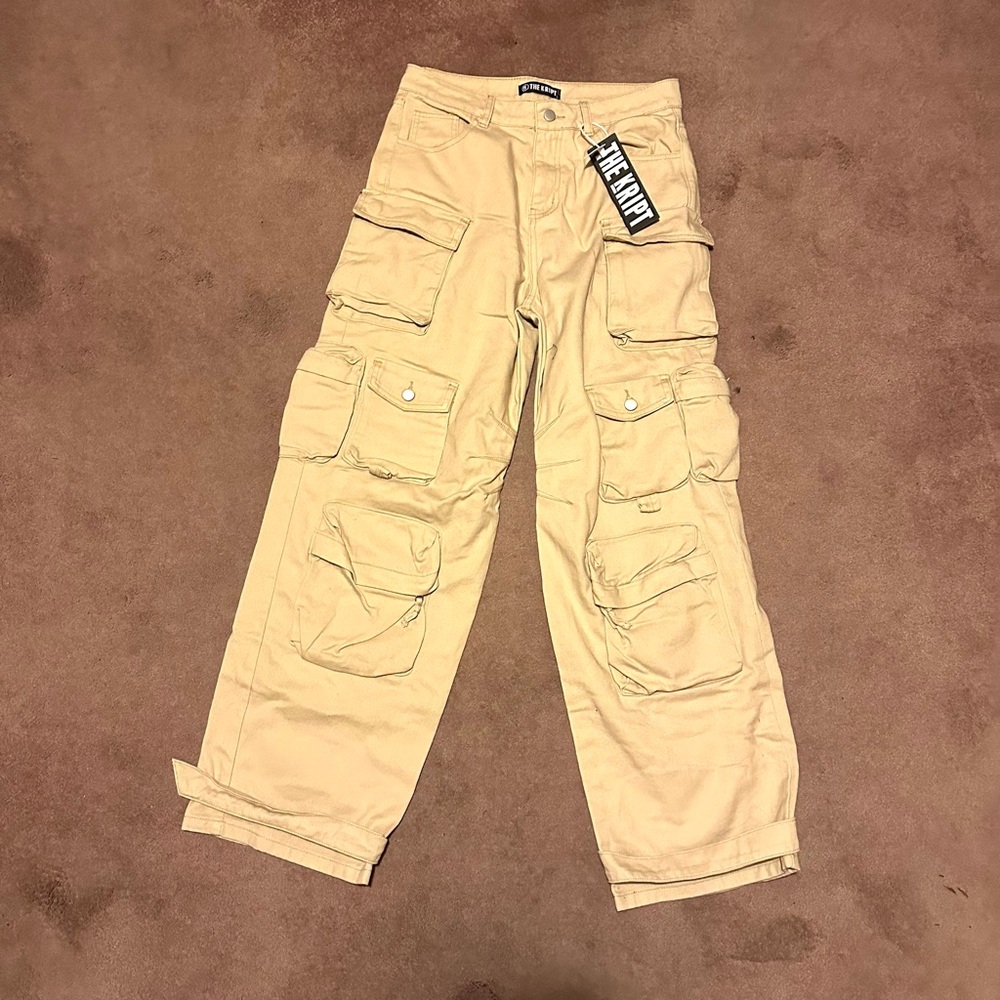 The Kript Women’s Beige Cargo Pants Size L New w/ Tags